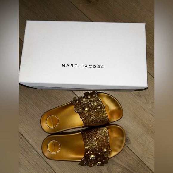 Marc Jacobs Gold Daisy Slides - 9 - Picture 4 of 8